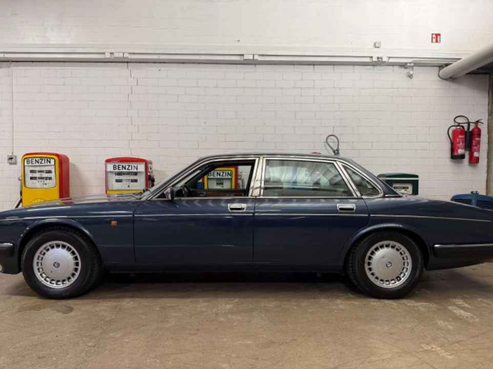 Jaguar XJ40 4.0 2e main