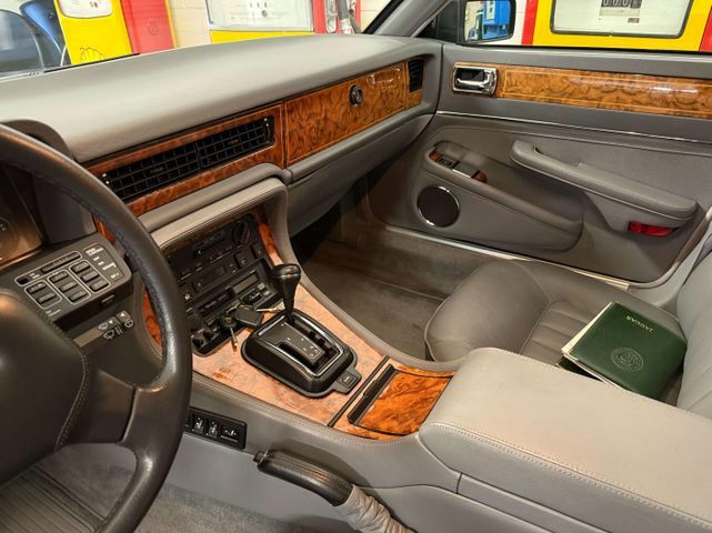 Thumbnail von Jaguar XJ40 4.0 2. ruka