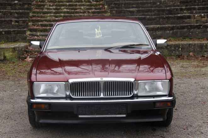 Jaguar Daimler XJ40 con garanzia di 3 anni