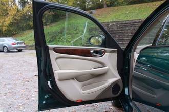 Thumbnail von Jaguar top-maintained XJR with 3 years warranty