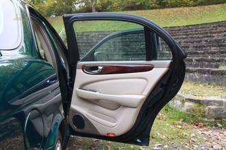 Thumbnail von Jaguar top-maintained XJR with 3 years warranty