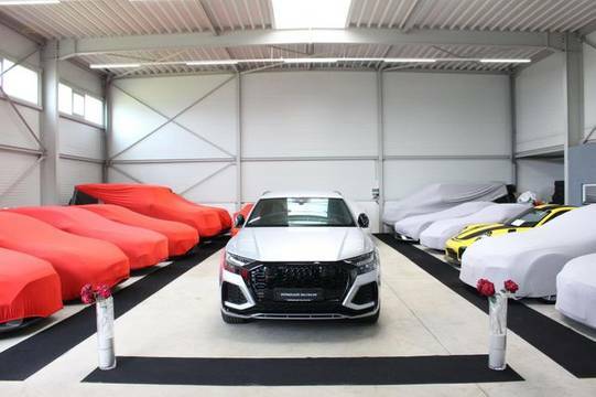 Audi RSQ8 4.0 V8/Akrapovic/B&amp;O/360´/Standhzg/AHK/23´