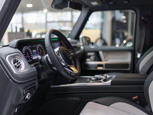 Thumbnail von Mercedes-Benz G 500 Final Edition white 1 of 500 :-)