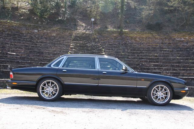 Thumbnail von Jaguar Daimler Super V8 длинная версия 3 года гарантии