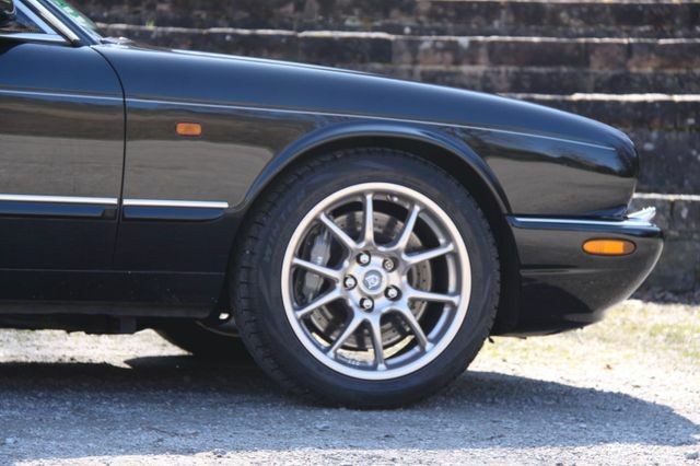 Thumbnail von Jaguar Daimler Super V8 длинная версия 3 года гарантии