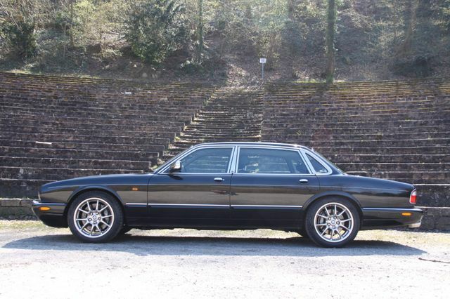 Thumbnail von Jaguar Daimler Super V8 длинная версия 3 года гарантии