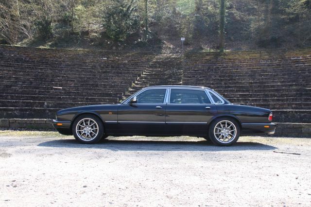 Thumbnail von Jaguar Daimler Super V8 длинная версия 3 года гарантии