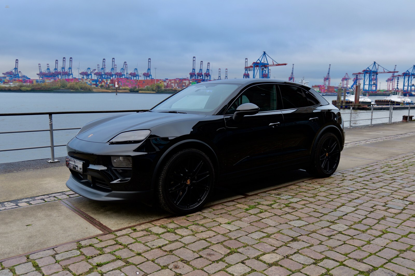 Thumbnail von Porsche Macan Electric 4