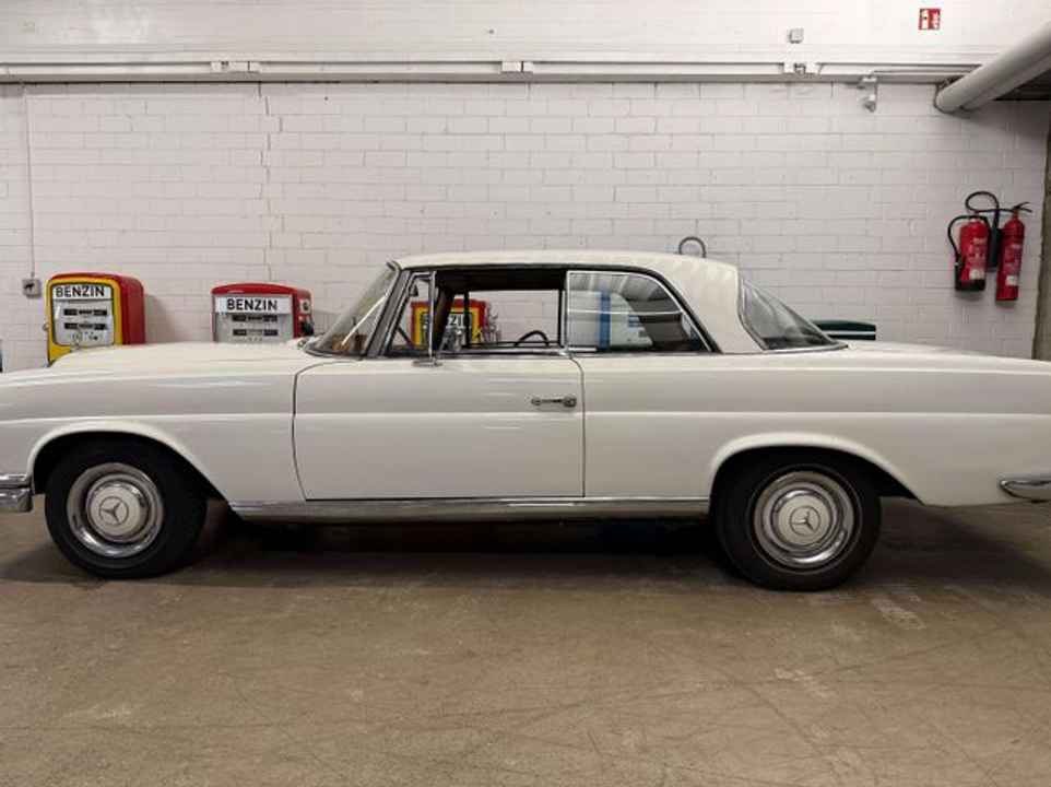 Mercedes-Benz 250 SE