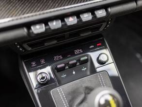 Thumbnail von Porsche 992 GT3 in chalk, full bucket seats, carbon, lift