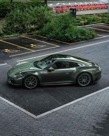Porsche 992 Carrera 4 /Rückfahrkamera/Schiebdach/*840€