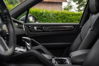 Thumbnail von Porsche Cayenne E-Hy |FondKino|360|Inno|PDCC|HiALe|SAG