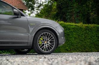 Thumbnail von Porsche Cayenne E-Hy |FondKino|360|Inno|PDCC|HiALe|SAG