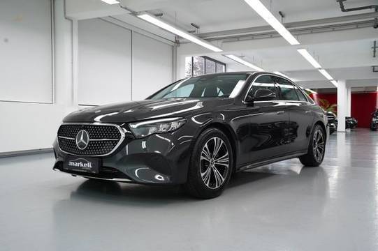 Mercedes-Benz E 220 d ! MODELL 2026 ! PANORAMA / KEYLESS GO ++