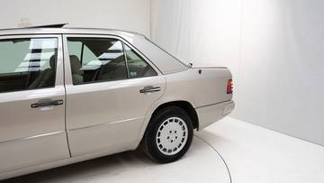 Thumbnail von Mercedes-Benz 300 E '92