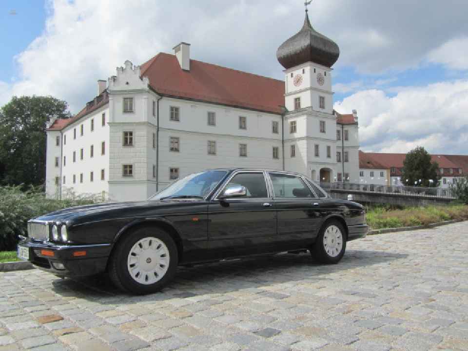 ダイムラー・ダブルシックス