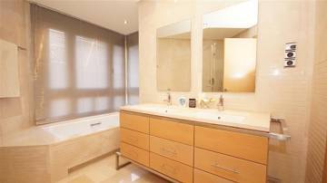 Thumbnail von Luxus-Wohnung in Sierra Blanca R2727791