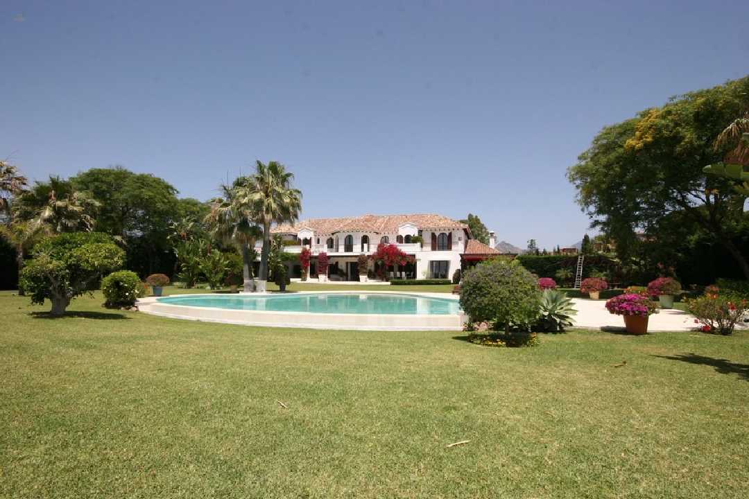 Luxus-Villa in El Paraiso R2684408 