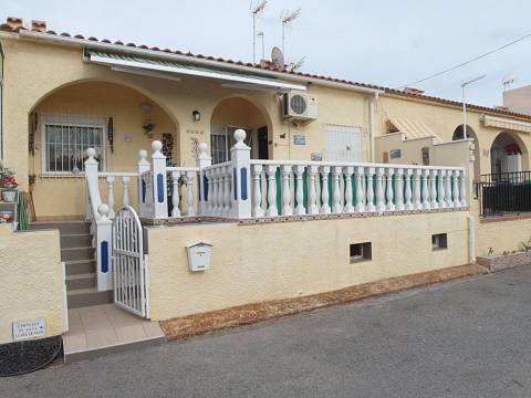 ***Reihenhaus in Top-Zustand mit wunderschönem Ausblick***