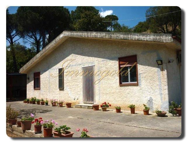 Immogold Villetta mitten im Madoniepark, ca. sieben Kilometer oberhalb von Cefalu