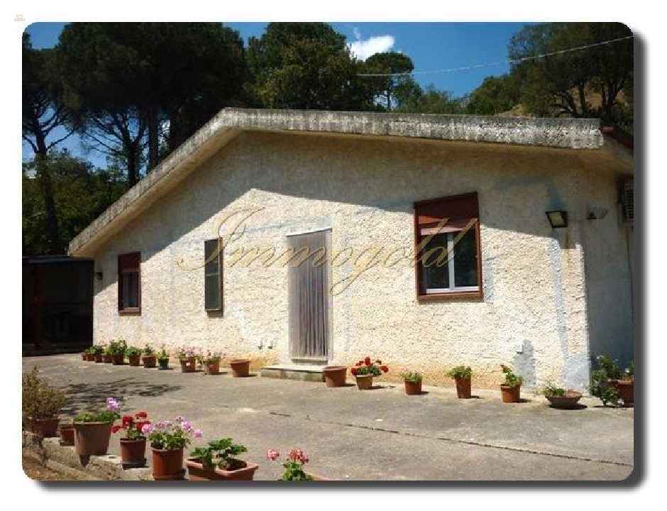 Immogold Villetta mitten im Madoniepark, ca. sieben Kilometer oberhalb von Cefalu