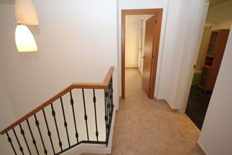 Thumbnail von ***Stadthaus in ausgezeichneter Lage, 3 Schlafzimmer, 2 Badezimmer, große Küche, Innenhof, Parkplatz etc.***