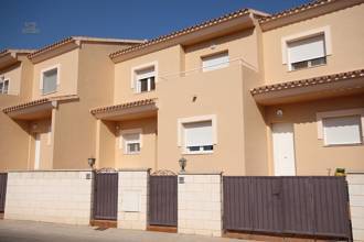 Thumbnail von ***Stadthaus in ausgezeichneter Lage, 3 Schlafzimmer, 2 Badezimmer, große Küche, Innenhof, Parkplatz etc.***