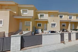 Thumbnail von ***Stadthaus in ausgezeichneter Lage, 3 Schlafzimmer, 2 Badezimmer, große Küche, Innenhof, Parkplatz etc.***