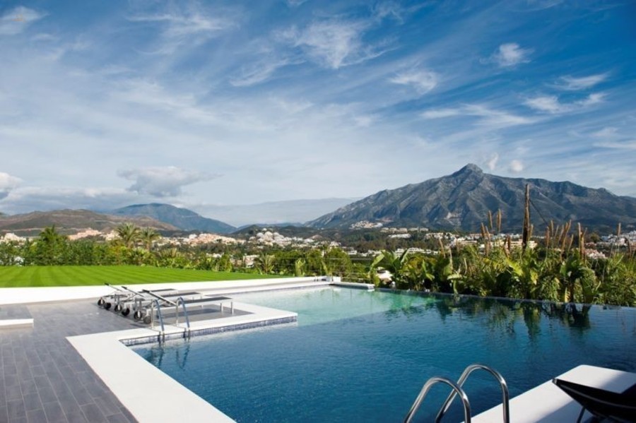 Luxus-Villa in Las Brisas R2760401