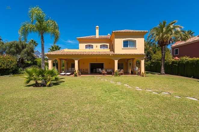 Luxus-Villa in Cortijo Blanco R2480516 