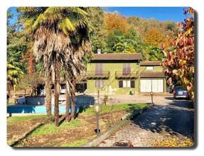 Villa im sanierungsbedürftigen Zustand