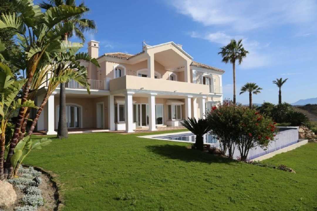Luxus-Villa in Estepona R2740463 