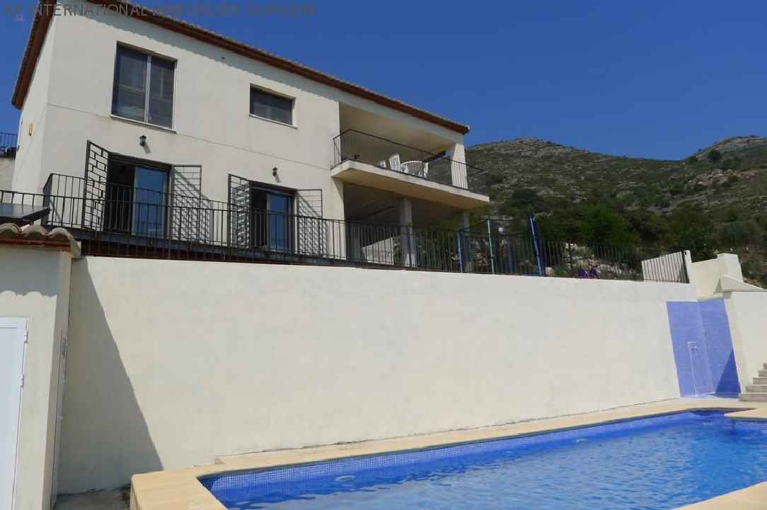 ***Villa in Jalon***