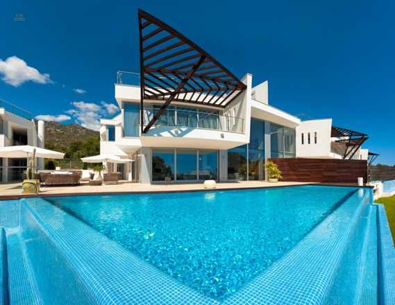 Luxus-Haus in Sierra Blanca R2434334 