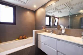 Thumbnail von ***EXKLUSIVE WOHNUNG DIREKT AM MEER AN DER NEUEN GOLDENEN MEILE VON ESTEPONA***