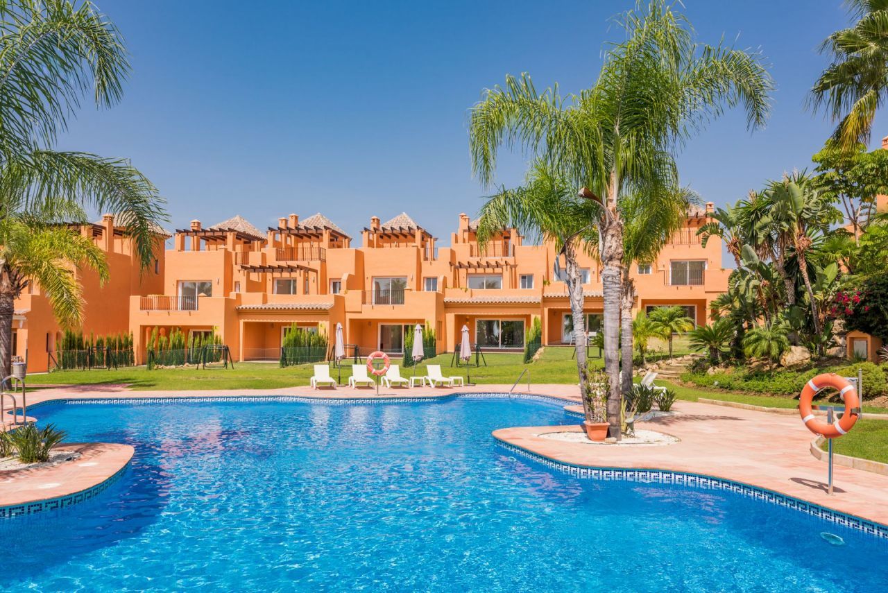 ***SCHÖNE REIHENHÄUSER BEI EL PARAISO IN BENAHAVIS***