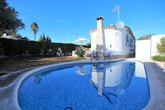 ***Entzückende kleine Villa mit Pool - 2 SZ, 2 BZ, nur 300 m vom Strand***