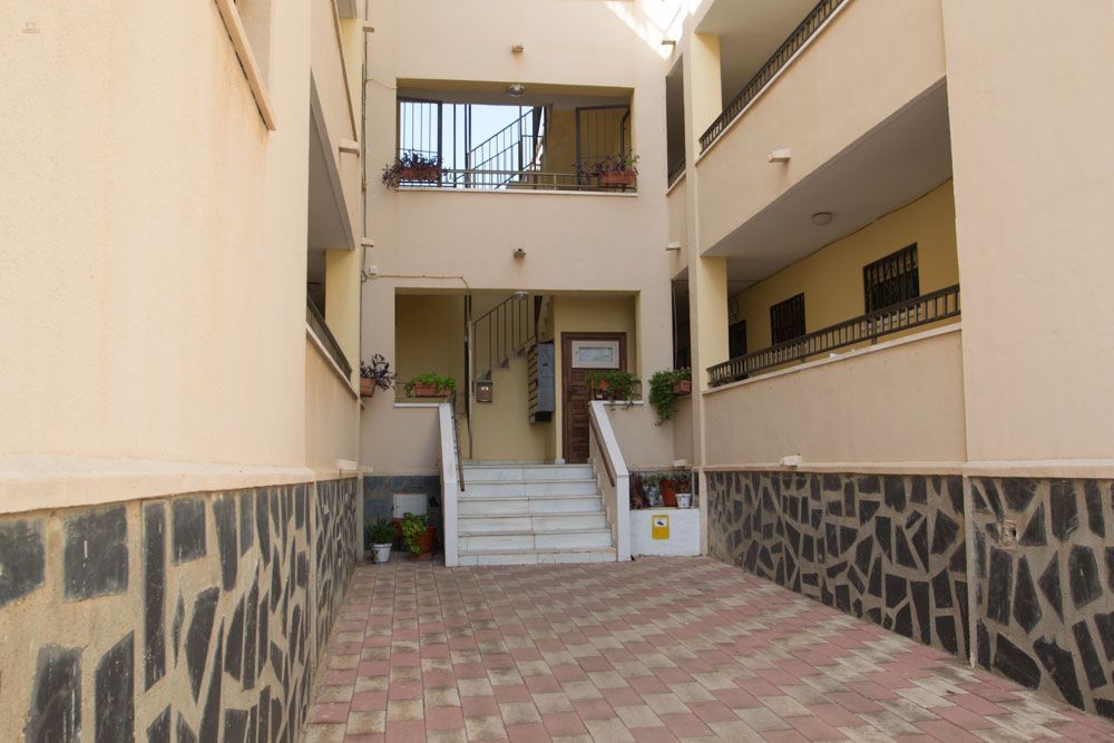 ***Günstiges Apartment mit Balkon, 3 Schlafzimmern und Dachterrasse***