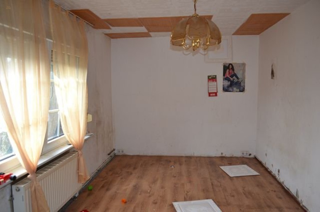 Thumbnail von Bezugsfreies Handwerkerobjekt mit Garten und Garage