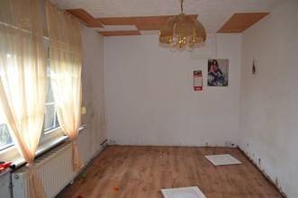 Thumbnail von Bezugsfreies Handwerkerobjekt mit Garten und Garage