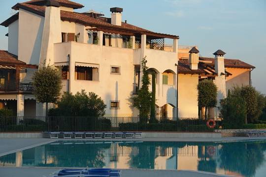 Exclusive, schöne, geräumige vier Zimmer Wohnung in Peschiera