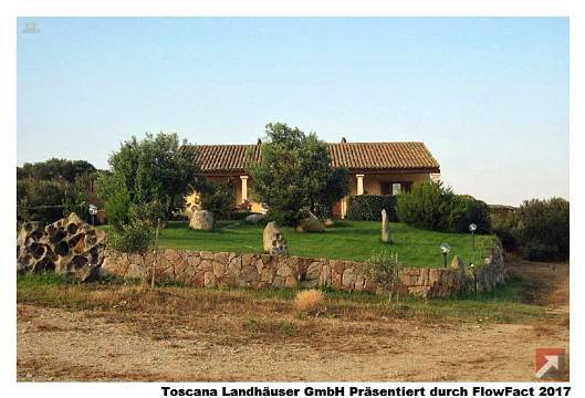 freistehendes Haus mit zwei Wohneinheiten und Garten