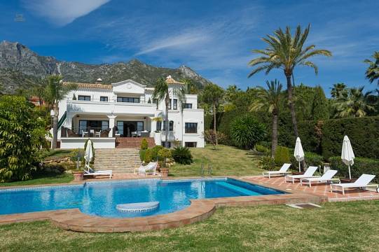 Luxus-Villa in Sierra Blanca R2804303