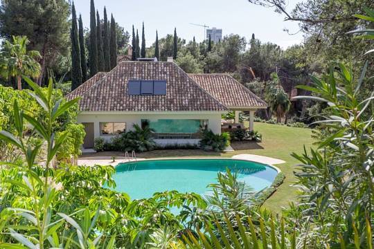 Luxus-Villa in Los Monteros R2697371