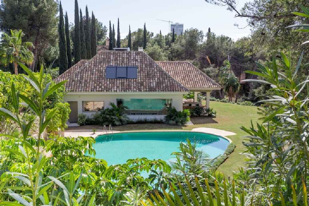 Luxus-Villa in Los Monteros R2697371