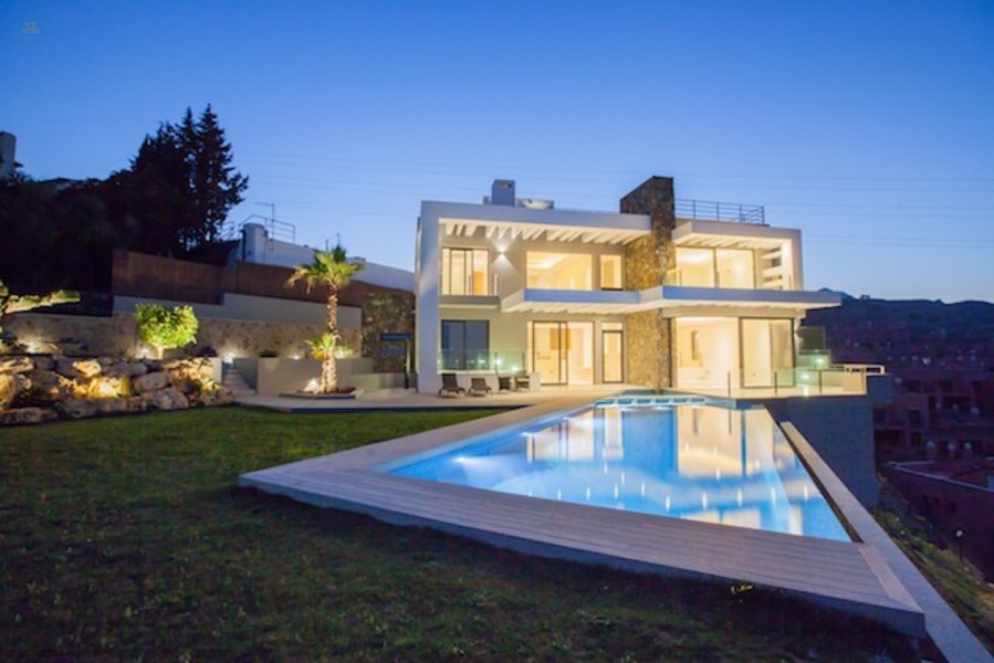Luxus-Villa in Atalaya R2805584
