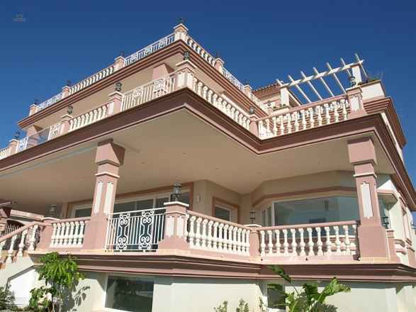 Luxus-Villa in Benahavis R2794058