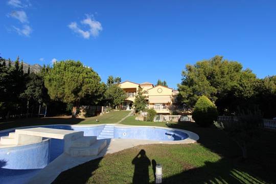 Luxus-Villa in Sierra Blanca R2784056