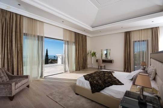 Luxus-Villa in Sierra Blanca R2555018