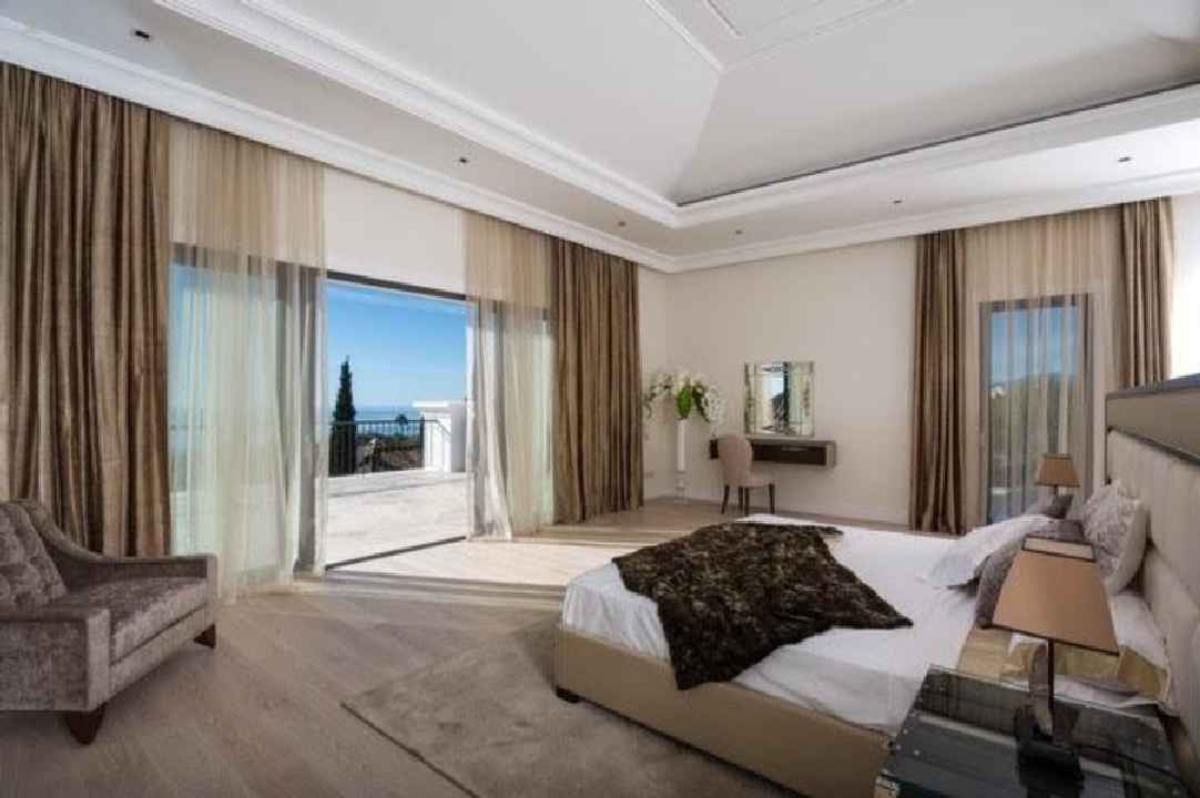 Luxus-Villa in Sierra Blanca R2555018